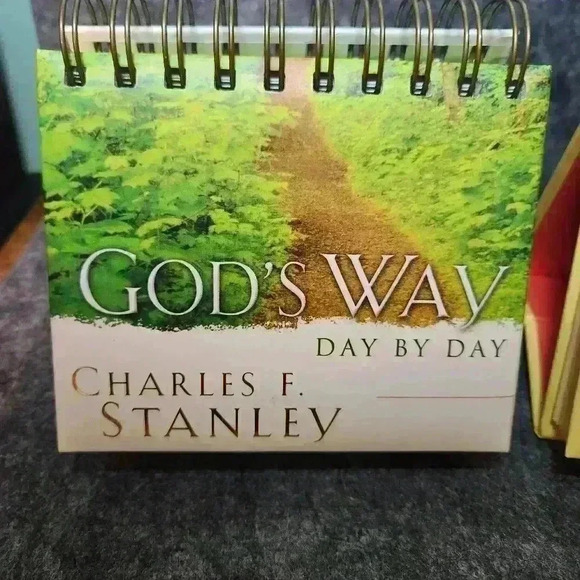 God’s Way Day By Day- Charles F. Stanley Perpetual Flip Calendar by DaySpring - Picture 1 of 2